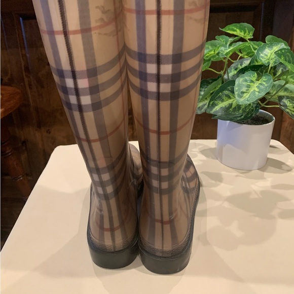 Burberry Plaid Rubber Calf High Leather Trim Rain Boots Size 38 - Picture 3 of 7